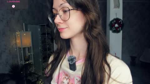 Snapshot of defeded_lovee chatting on December 18, 2025, 7:20 pm Amy online show from December 18, 2025, 7:20 pm