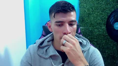 Snapshot of deiby_baby chatting on December 18, 2024, 10:02 pm DEIBY online show from December 18, 2024, 10:02 pm