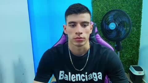 Snapshot of deiby_baby chatting on January 17, 2025, 1:36 am DEIBY online show from January 17, 2025, 1:36 am