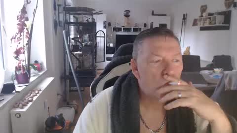 deinprinz2312 online show from November 17, 2025, 7:25 am