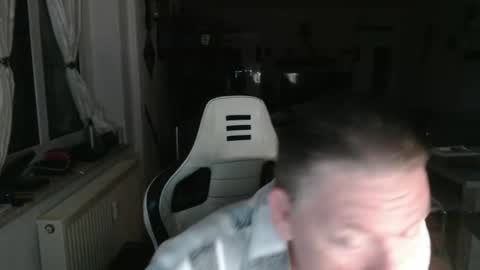 deinprinz2312 online show from April 21, 2026, 2:51 am