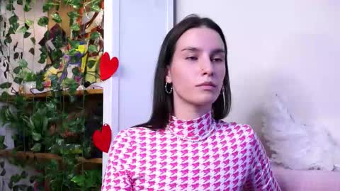 Snapshot of deirdreorem chatting on November 2, 2025, 7:27 pm Esme 19 years old online show from November 2, 2025, 7:27 pm