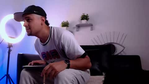  DEIVY  online show from November 17, 2025, 1:33 am