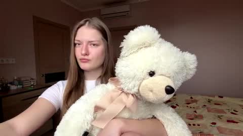 Mila online show from March 28, 2026, 12:27 pm