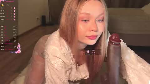 Dia online show from December 13, 2025, 9:42 pm