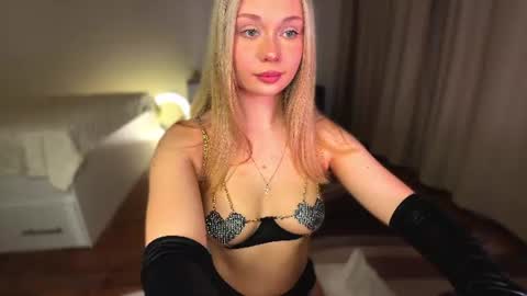 Snapshot of delanona chatting on July 4, 2026, 11:11 pm Dia online show from July 4, 2026, 11:11 pm
