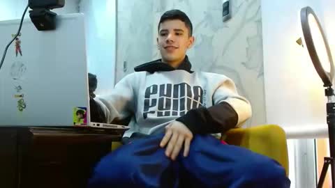 Snapshot of delglo chatting on October 12, 2025, 9:25 pm delglo online show from October 12, 2025, 9:25 pm