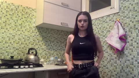 Snapshot of deliciastombaugh chatting on April 10, 2026, 5:17 pm Kiki online show from April 10, 2026, 5:17 pm