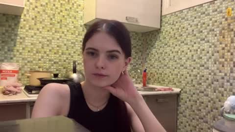 Snapshot of deliciastombaugh chatting on April 15, 2026, 7:58 pm Kiki online show from April 15, 2026, 7:58 pm