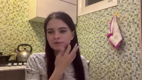 Snapshot of deliciastombaugh chatting on April 18, 2026, 7:07 pm Kiki online show from April 18, 2026, 7:07 pm