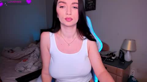 Snapshot of delicious_mila chatting on November 20, 2025, 6:24 am Mila online show from November 20, 2025, 6:24 am