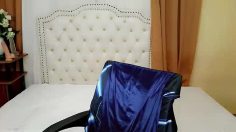 Sophie online show from May 18, 2026, 4:07 am