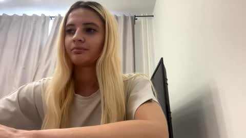 Amelia online show from May 18, 2026, 1:06 pm
