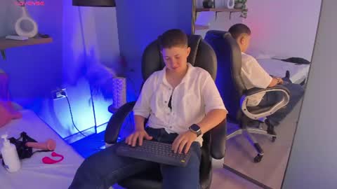 Snapshot of deluca_vega chatting on June 12, 2026, 12:59 pm Deluca Vega online show from June 12, 2026, 12:59 pm