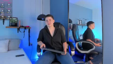 Snapshot of deluca_vega chatting on July 15, 2026, 12:10 pm Deluca Vega online show from July 15, 2026, 12:10 pm