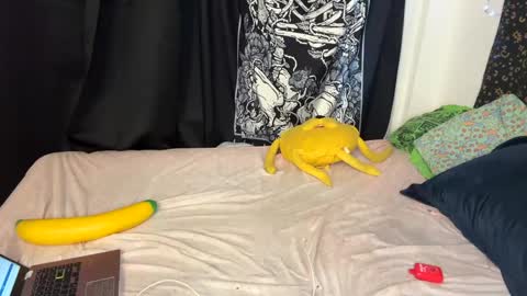 Snapshot of deluxxxeblu chatting on December 11, 2024, 7:03 pm TankinBody online show from December 11, 2024, 7:03 pm