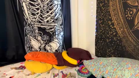 Snapshot of deluxxxeblu chatting on December 19, 2024, 7:51 pm TankinBody online show from December 19, 2024, 7:51 pm