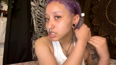 Snapshot of deluxxxeblu chatting on January 21, 2025, 1:08 am TankinBody online show from January 21, 2025, 1:08 am