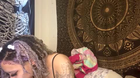 Snapshot of deluxxxeblu chatting on January 24, 2025, 6:35 pm TankinBody online show from January 24, 2025, 6:35 pm