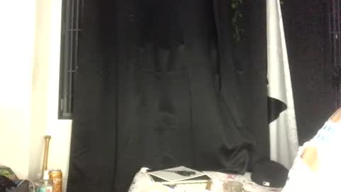 Snapshot of deluxxxeblu chatting on February 10, 2025, 4:19 am TankinBody online show from February 10, 2025, 4:19 am