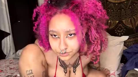 Snapshot of deluxxxeblu chatting on February 25, 2025, 4:46 am TankinBody online show from February 25, 2025, 4:46 am