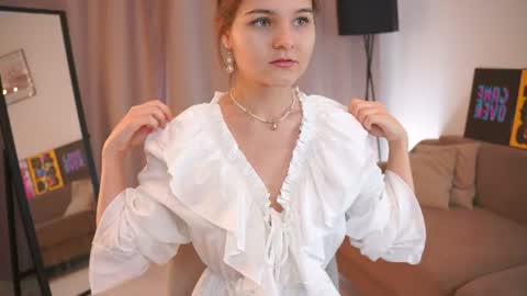 Hi my name is Sari nice to see you in my Room online show from June 10, 2026, 4:12 am