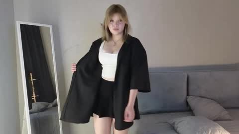 Snapshot of demetricetroike chatting on December 16, 2025, 7:08 pm Maya online show from December 16, 2025, 7:08 pm