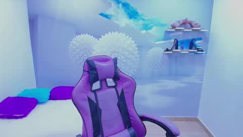 DEMI online show from November 5, 2025, 12:27 pm