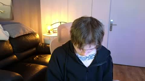 Snapshot of demianenglen chatting on June 1, 2026, 12:23 am demianenglen online show from June 1, 2026, 12:23 am