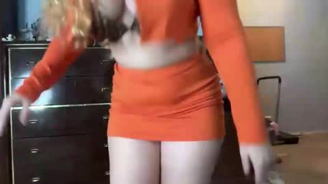 demi xc online show from November 28, 2025, 5:43 am