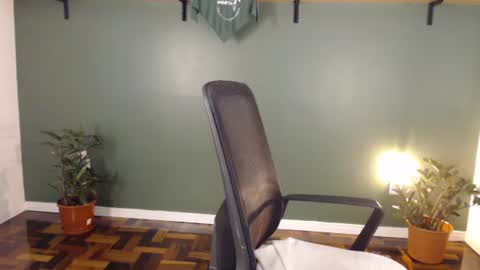 Snapshot of demmetria chatting on May 22, 2026, 5:40 pm demmetria online show from May 22, 2026, 5:40 pm