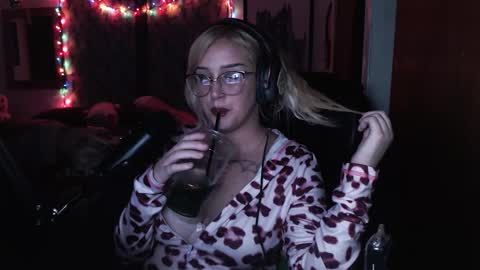 Snapshot of demongf chatting on January 15, 2026, 4:17 am Demoness Mina online show from January 15, 2026, 4:17 am