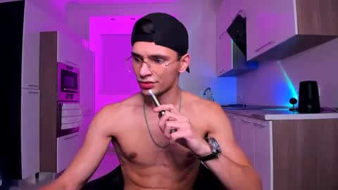 Snapshot of denlover chatting on December 2, 2024, 8:33 pm Den online show from December 2, 2024, 8:33 pm