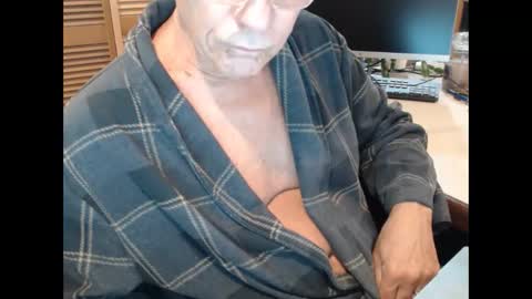 Snapshot of denn_jett chatting on December 23, 2025, 10:35 am Den Jet online show from December 23, 2025, 10:35 am