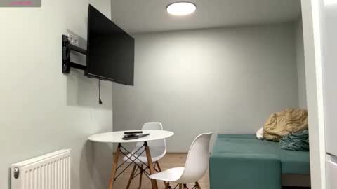 Denni online show from February 13, 2026, 5:09 pm