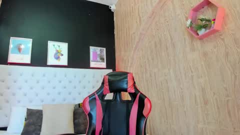 Snapshot of dennyzeans chatting on December 5, 2025, 11:30 am dennyzeans online show from December 5, 2025, 11:30 am