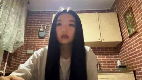 Emma online show from November 14, 2025, 1:21 pm