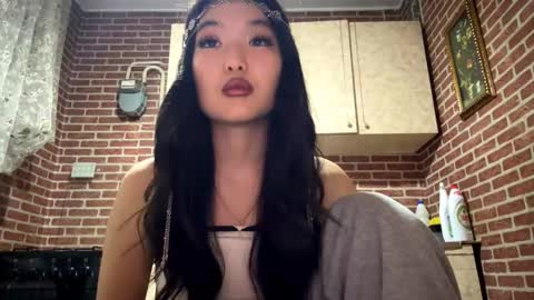 Emma online show from December 21, 2025, 2:24 pm