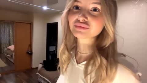 Vi  Victoria online show from October 24, 2025, 2:24 pm