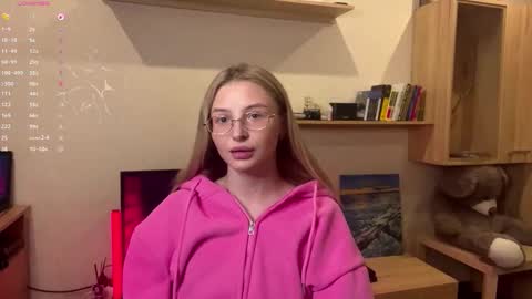 Vi  Victoria online show from November 13, 2025, 3:22 pm