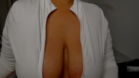 Snapshot of dephne_ chatting on June 23, 2026, 6:11 am Dephne online show from June 23, 2026, 6:11 am