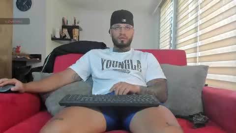 Snapshot of dereckgreen chatting on June 19, 2026, 6:23 pm dereckgreen online show from June 19, 2026, 6:23 pm