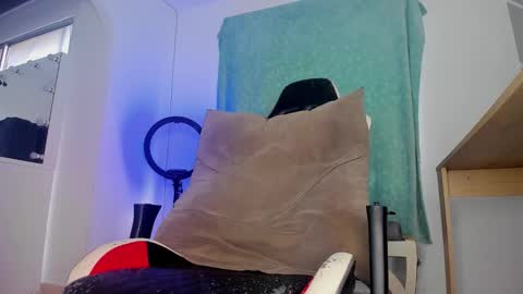 Snapshot of dereckhardd chatting on February 13, 2026, 10:06 pm dereckhardd online show from February 13, 2026, 10:06 pm