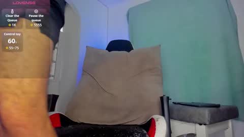 Snapshot of dereckhardd chatting on February 23, 2026, 10:07 pm dereckhardd online show from February 23, 2026, 10:07 pm