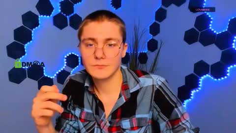 derek_hawk_ online show from February 4, 2026, 9:37 am