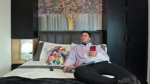 Derek Hussain online show from December 24, 2024, 11:33 pm