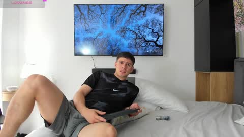 Derek Hussain online show from February 4, 2025, 8:17 pm