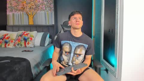 Derek Hussain online show from October 29, 2025, 2:14 am