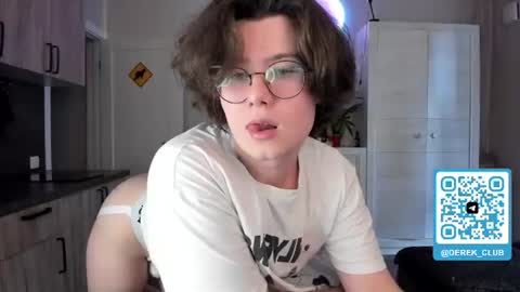 Snapshot of derek_shameless chatting on August 6, 2026, 5:04 pm Derek online show from August 6, 2026, 5:04 pm
