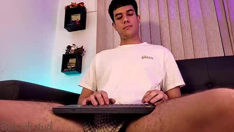 Snapshot of derek_stud_ chatting on September 19, 2025, 4:14 am Derek independent model online show from September 19, 2025, 4:14 am